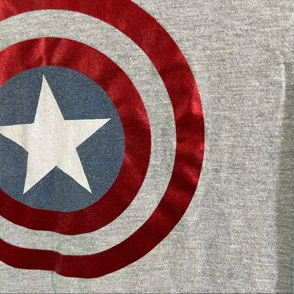 5/$25 Marvel Captain America Shirt Gray Junior Size XL - Picture 2 of 7